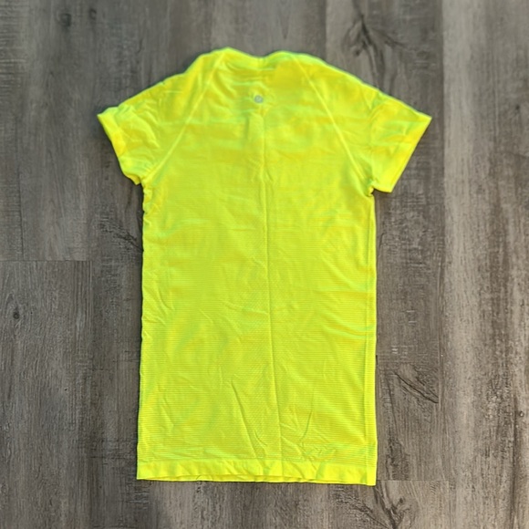 Lululemon Switfly Tech Short Sleeve Shirt 2.0 — Hip Length - Picture 3 of 4